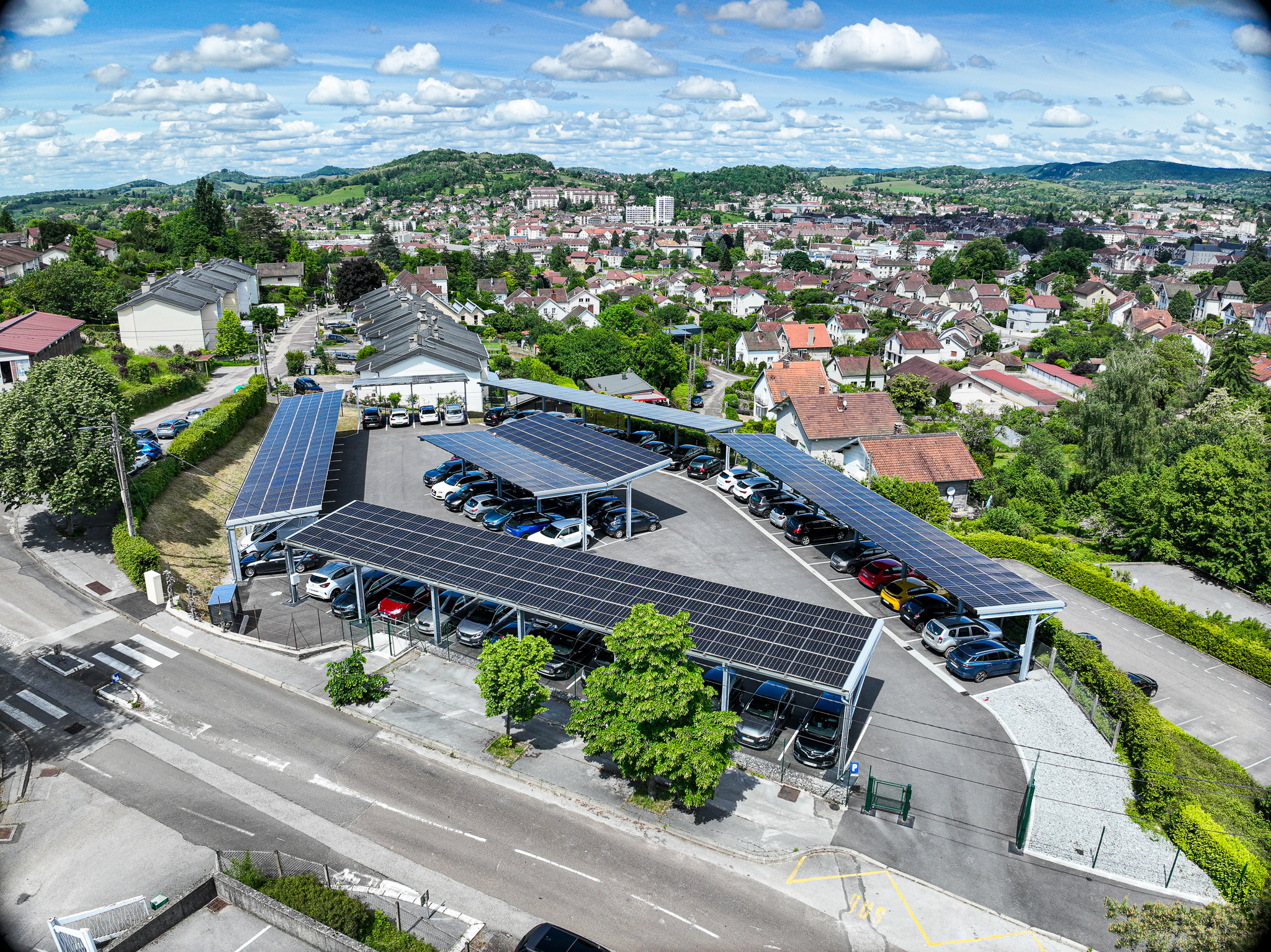 ombrières photovoltaïques sur le parking du sidec du jura